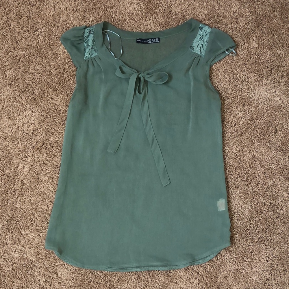 Summer blouse in mint green